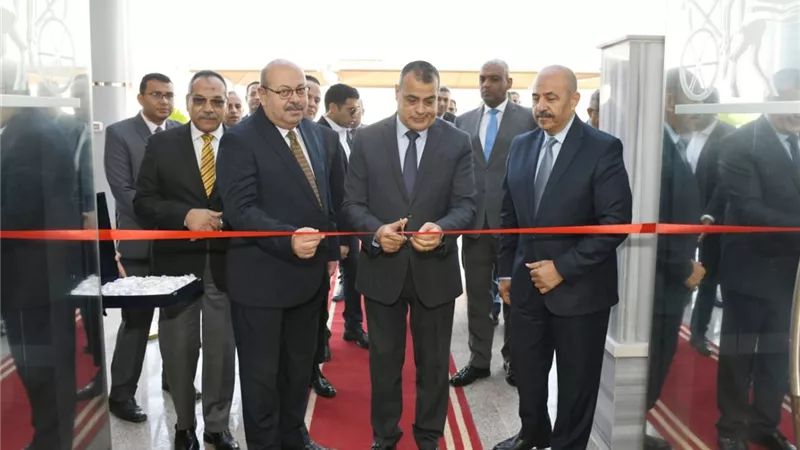 الوزير محمد صلاح يفتتح شركة 