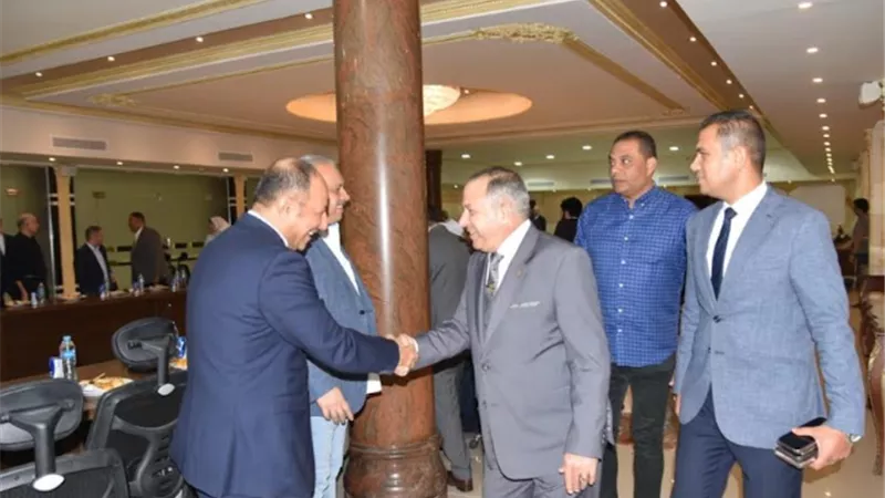محافظ بورسعيد يلتقى رجال الأعمال والمسثثمرين بالمحافظة.