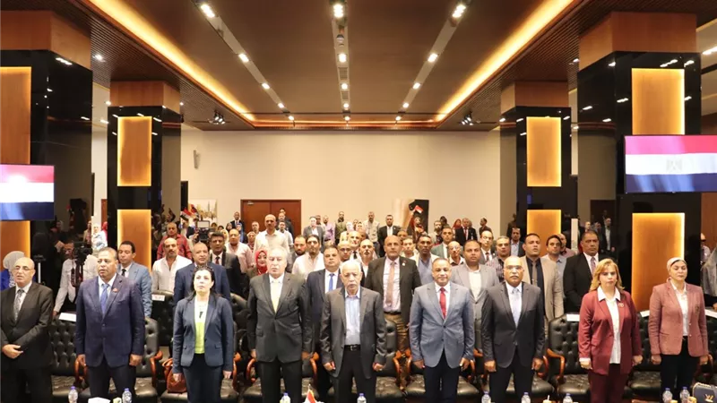العمال 'يرسل برقية للرئيس السيسي مجددا العهد بزيادة الإنتاج