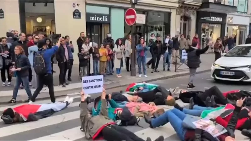 متظاهرون مؤيدون لفلسطين يغلقون الطرق في وسط باريس