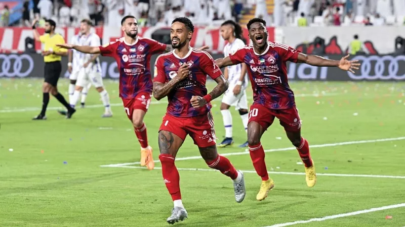الشارقة يهزم بنى ياس برباعية ويتصدر الدورى الإماراتى