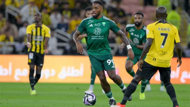 الاتحاد ينهى الشوط الأول بالتقدم بهدف أمام الأهلى فى ديربى جدة