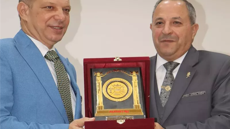 محافظ بورسعيد يكرم السكرتير العام لبلوغة سن التقاعد