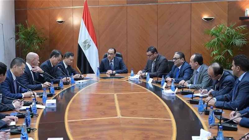 رئيس الوزراء يلتقي رئيس الشركة الصينية العامة للهندسة المعمارية