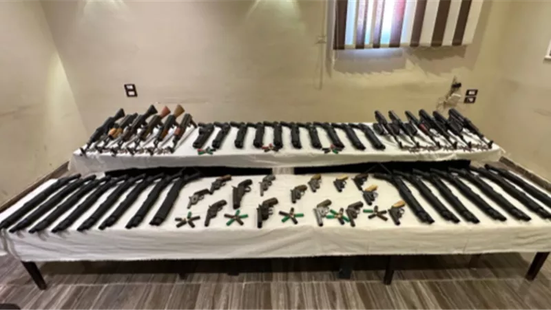 الداخلية تضبط معلمين الكيف وتجار السلاح في 3 محافظات