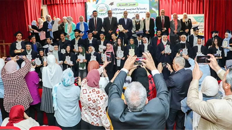 مجلس أمناء الشروق ومستقبل وطن يكرمون أوائل المدارس.. بالأسماء والصور