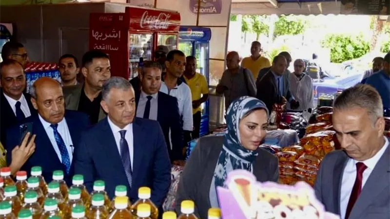 تسليم المجمعات والبقالين حصصهم لبدء صرف المقررات التموينية