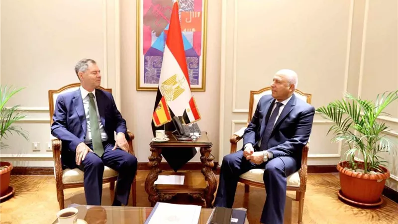 كامل الوزير يبحث مع سفير إسبانيا تعزيز التعاون في النقل والصناعة