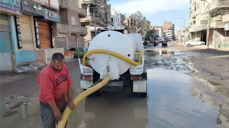 تصريف مياه الأمطار بشوارع الحامول