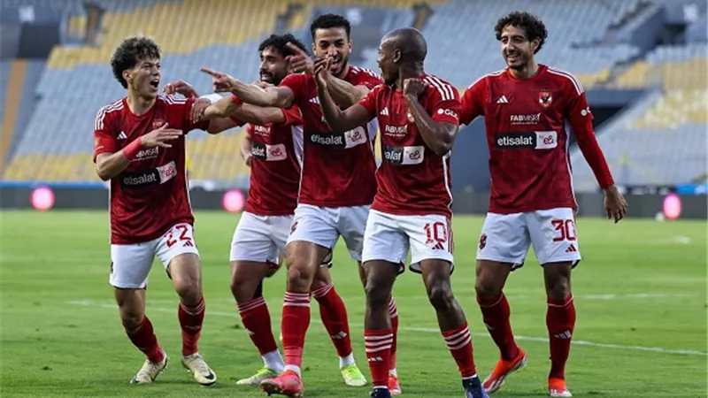 تشكيل الأهلي أمام سيراميكا .. وسام أبوعلي يقود الهجوم