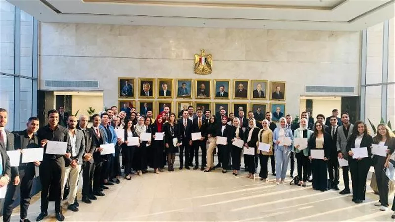 طلاب جامعة الأقصر يشارك فى فعالية وزارة الخارجية حول السياسة