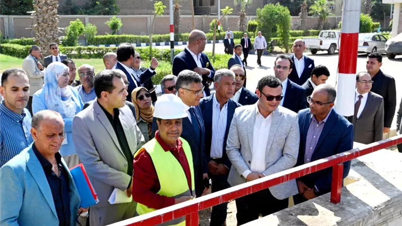 زيارة مفاجئة لوزير الإسكان ومحافظ الجيزة لمحطة صرف الهرم