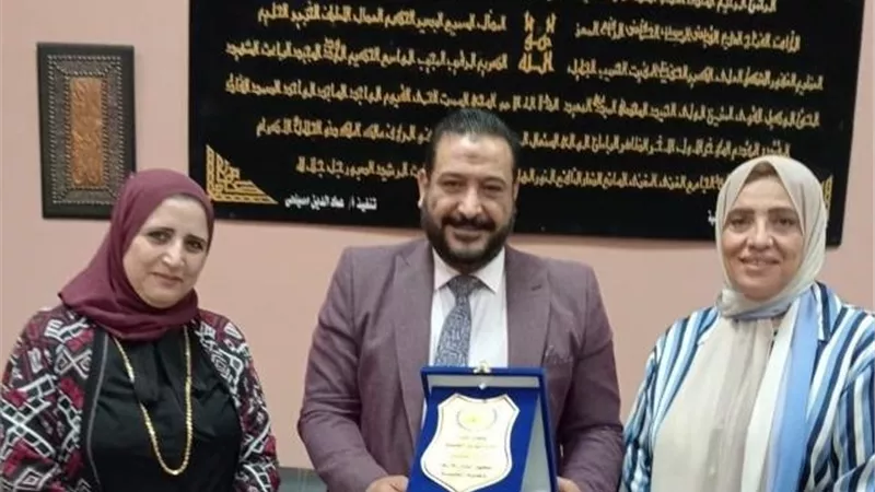مديرة تعليم الشروق تُكرم العناصر المتميزة وتشجع الكفاءات بالمدارس صور