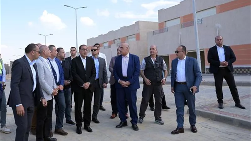 مدبولي يتفقد مشروع إنشاء مجمع 