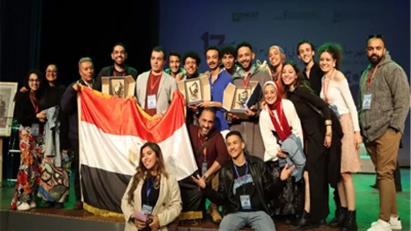 وصول منتخب عين شمس للتمثيل المسرحي بعد فوزه بمهرجان طنجه