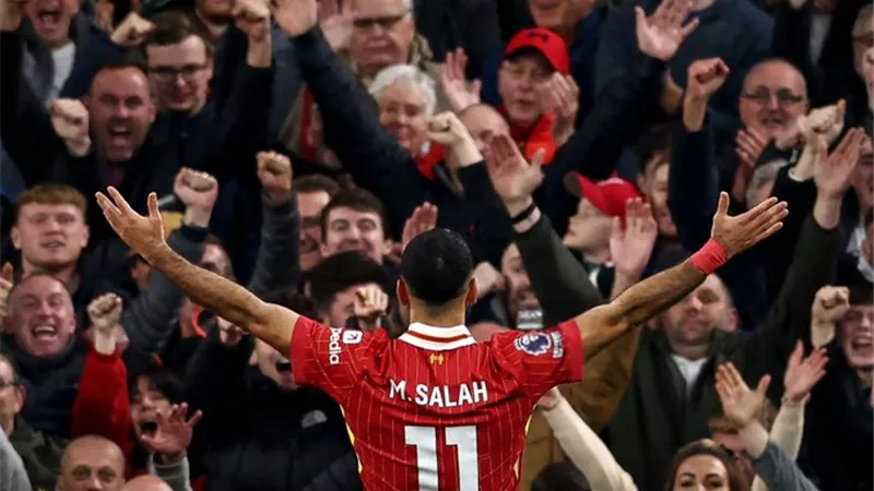 شيرر : صلاح مذهل وأحد أعظم اللاعبين في تاريخ الدوري الإنجليزي