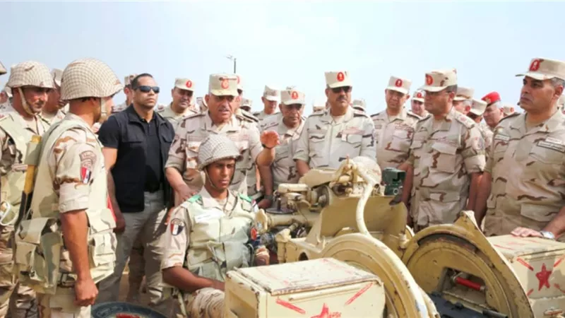 وزير الدفاع يتفقد منظومة التدريب القتالى لأحد تشكيلات الجيش الثانى الميدانى