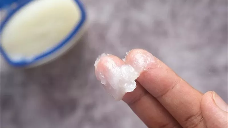 7 استخدامات للفازلين .. منها علاج تقصف الشعر