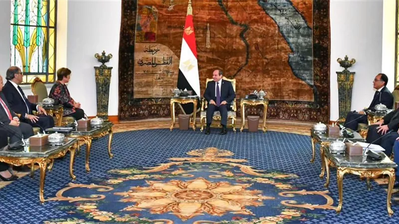 السيسي: أولوية الدولة هي تخفيف الضغوط والأعباء عن كاهل المواطنين