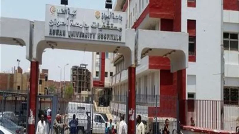 فريق طبي بمستشفي جامعة أسوان ينجح في إعادة اصابع يد شاب بعد بترها