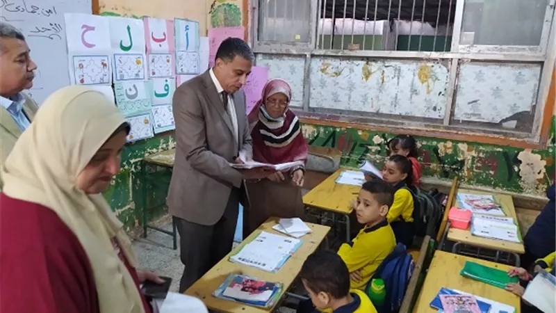 تحويل الاخصائيات الاجتماعيات بالوراق للشئون القانونية