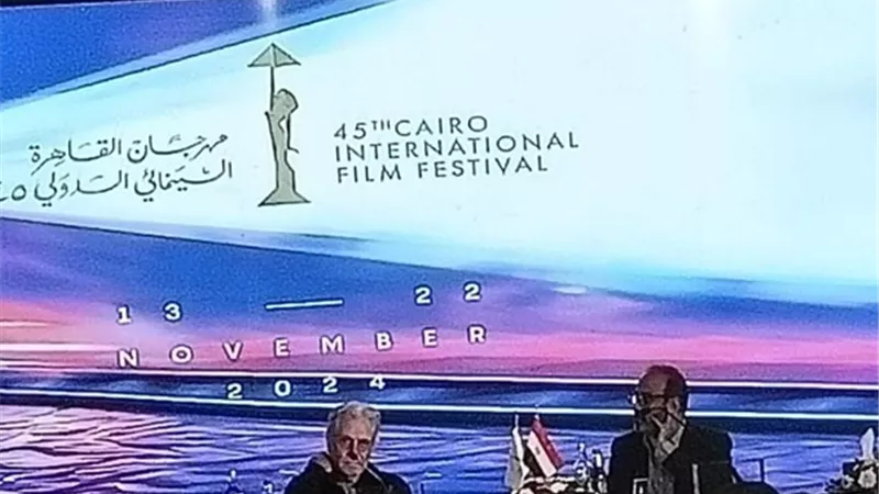 حسين فهمي: ترميم ١٠ أفلام بمهرجان القاهرة السينمائي