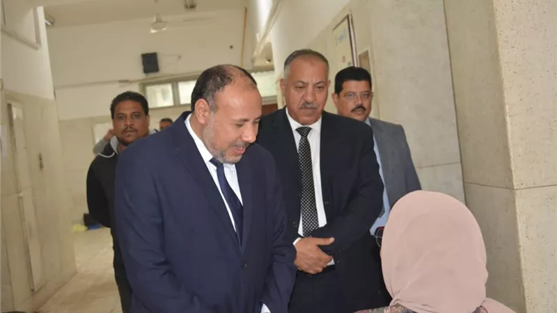 نائب جامعة الأزهر يتفقد لجان امتحانات الدراسات العليا بطب الأسنان