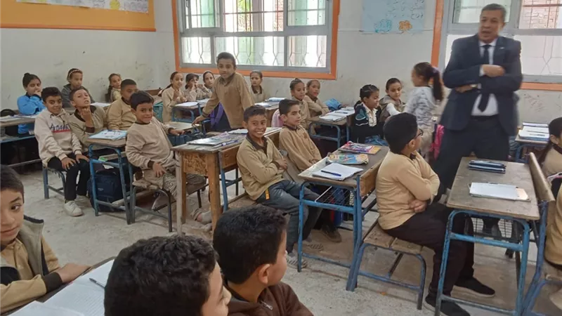 الديب فاجا مدرستين بالتحرير