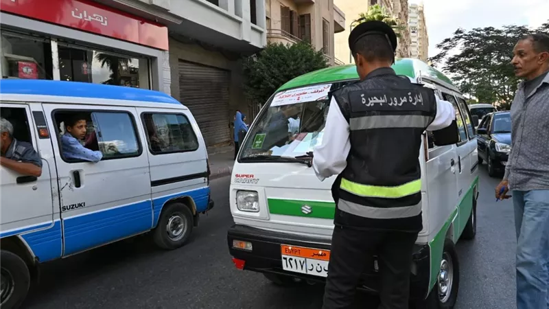 حملات مكثفة على مخالفات السرفيس والسيارات غير القانونية بالبحيرة