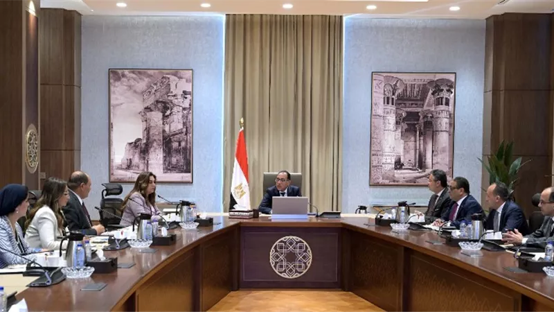 الحكومة تكثف جهودها لضبط الأسواق وتوفير السلع وزيادة المعروض وتوسيع منافذ البيع