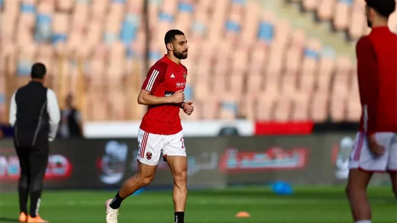 إصابة عمرو السولية خلال إستعداداً الأهلي لمواجهة زد