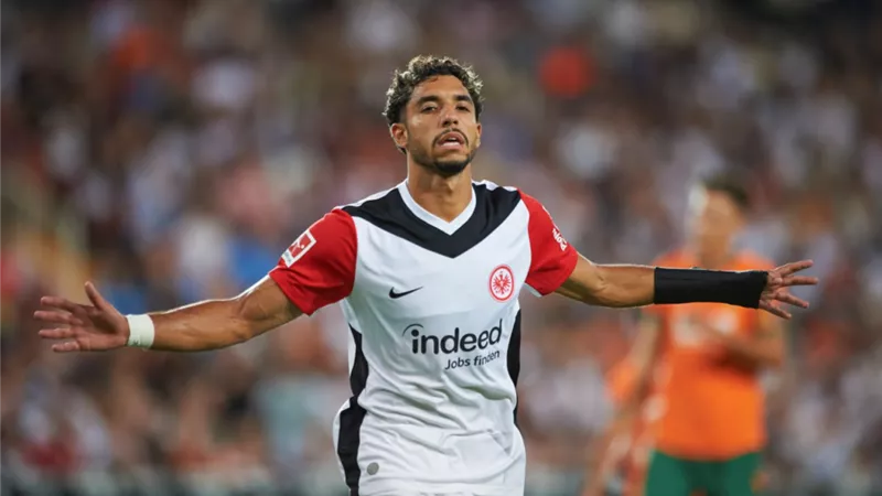 عمر مرموش يزين التشكيل المثالي للجولة التاسعة بالدوري الألماني