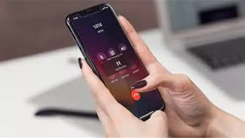 المُكالمة المُنتظرة هل تُعد سبباً لجواز قطع صلاة الفريضة
