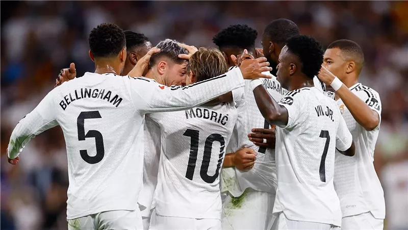 رونالدو يطلب استعارة نجم ريال مدريد