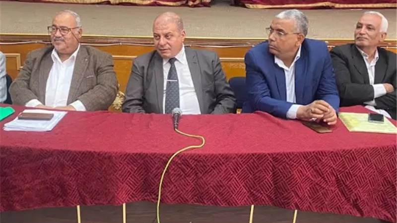 عنتر يشدد على المتابعة الدورية والمفاجئة لمدارس التعليم الفني