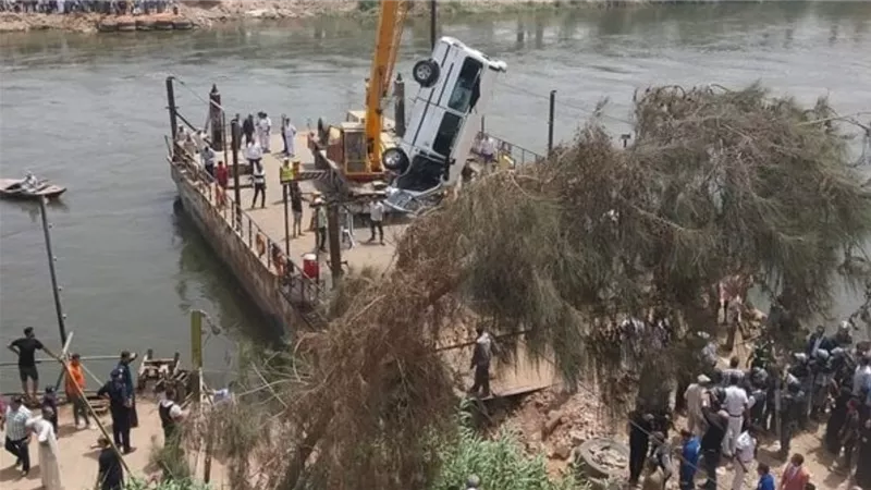 حبس السائق ومسئول المعدية في حادث سقوط ميكروباص من 