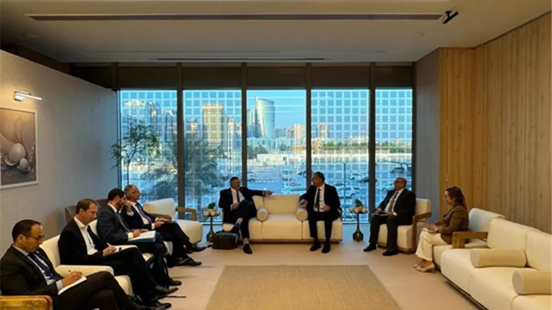 وزير البترول يبحث مع رئيس 