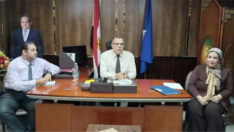 مدير تعليم دمياط يشدد على الإنضباط والمتابعة بالمدارس