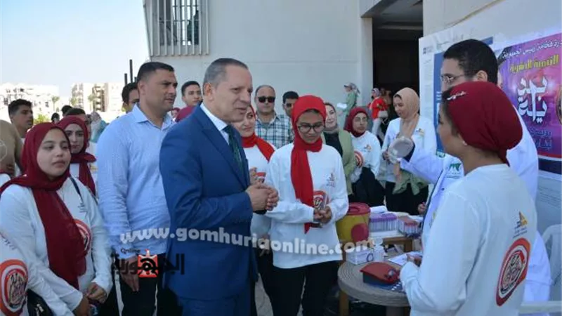 رئيس جامعة دمياط يتفقد الفرق الطبية بالمبادرة الرئاسية