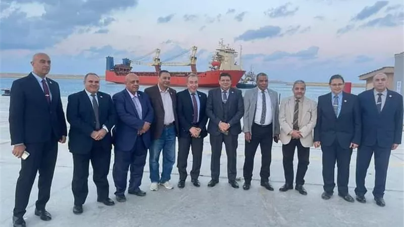 الوكيل يستقبل مصيدة قلب المفاعل للوحدة النووية بالضبعة