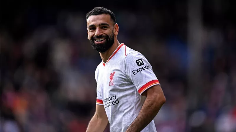 فيفا يساعد الهلال السعودي على التعاقد مع محمد صلاح