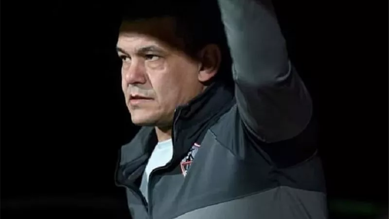 عبدالواحد السيد يقرر رفع صور الرباعي وأسمائهم من غرف خلع الملابس