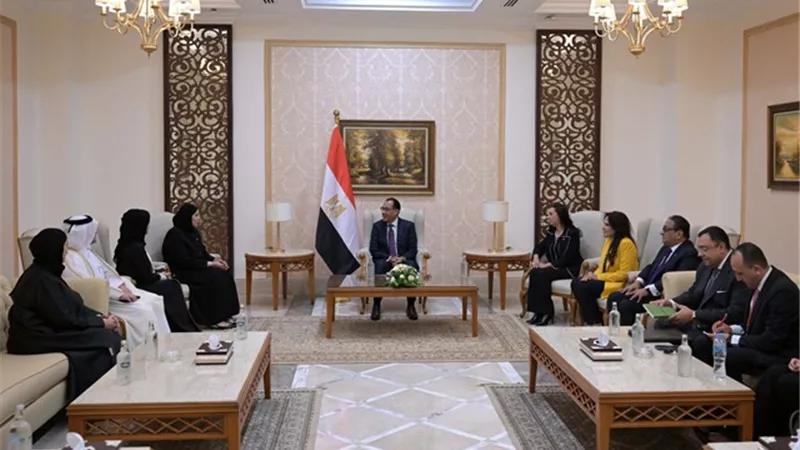 رئيس الوزراء يلتقي وزيرة التنمية الاجتماعية والأسرة القطرية
