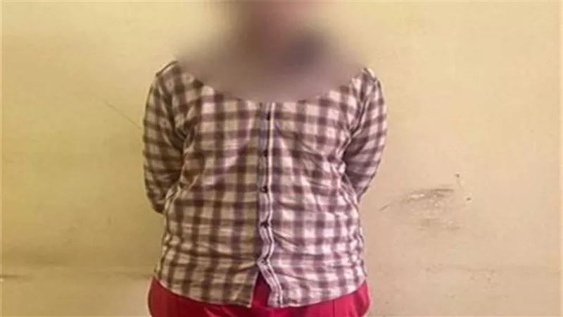 فصل طالبتين ببنى سويف ..الأولى حملت مطواه والثانية سبت معلمة