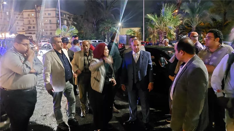 محافظ بورسعيد يتابع سحب مياه الأمطار