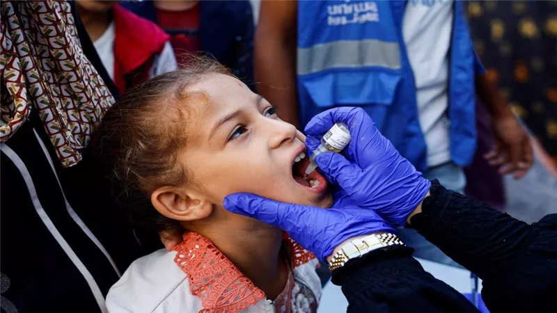 الصحة الفلسطينية تمدد الحملة الطارئة لتطعيم شلل الأطفال في غزة