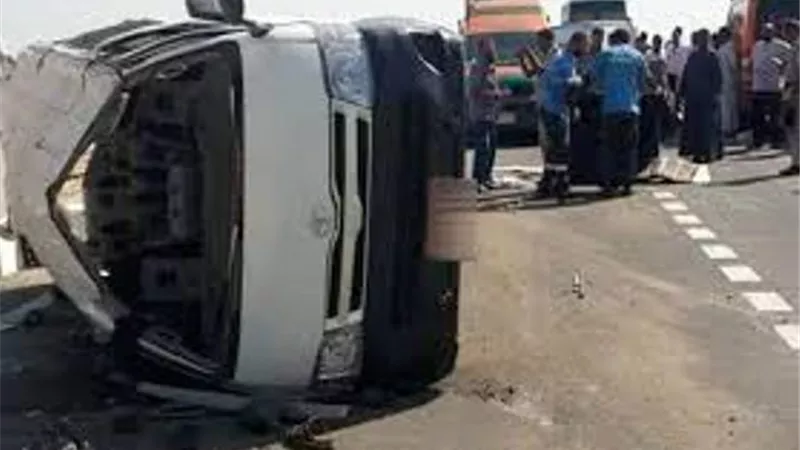 إصابة 9 فى انقلاب ميكروباص على الطريق الصحراوي الغربي بالمنيا