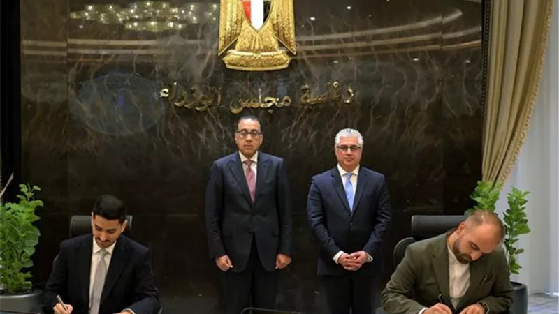 مدبولي يشهد توقيع عقد مشروع بين شركة 