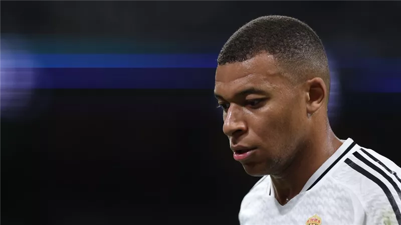 بنزيما يكشف سبب أزمة مبابي في ريال مدريد