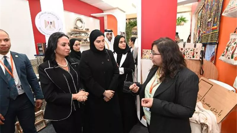 وزيرة التضامن ووزيرة التنمية الاجتماعية القطرية تتفقدان معرض 